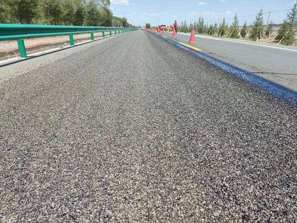 Characteristics of rubber asphalt fiber synchronous gravel seal_2